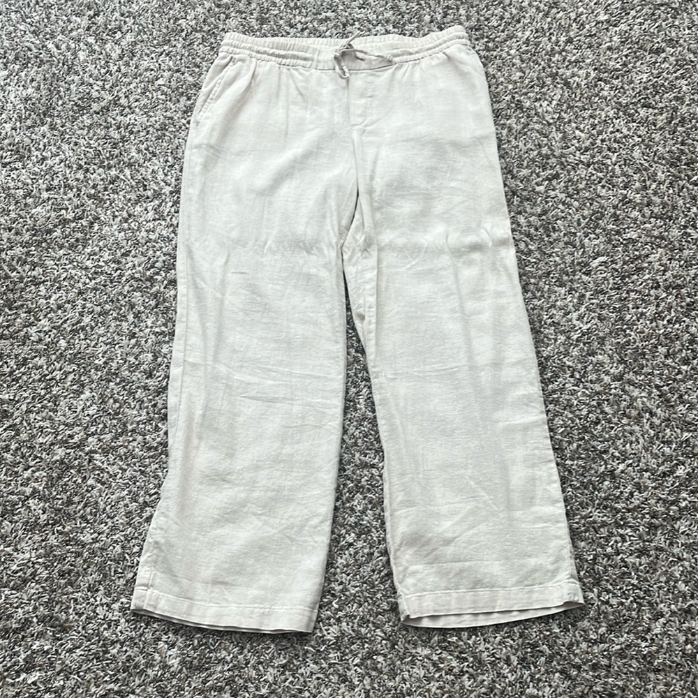 Old Navy beige linen pants. Elastic drawstring waist. Never worn.